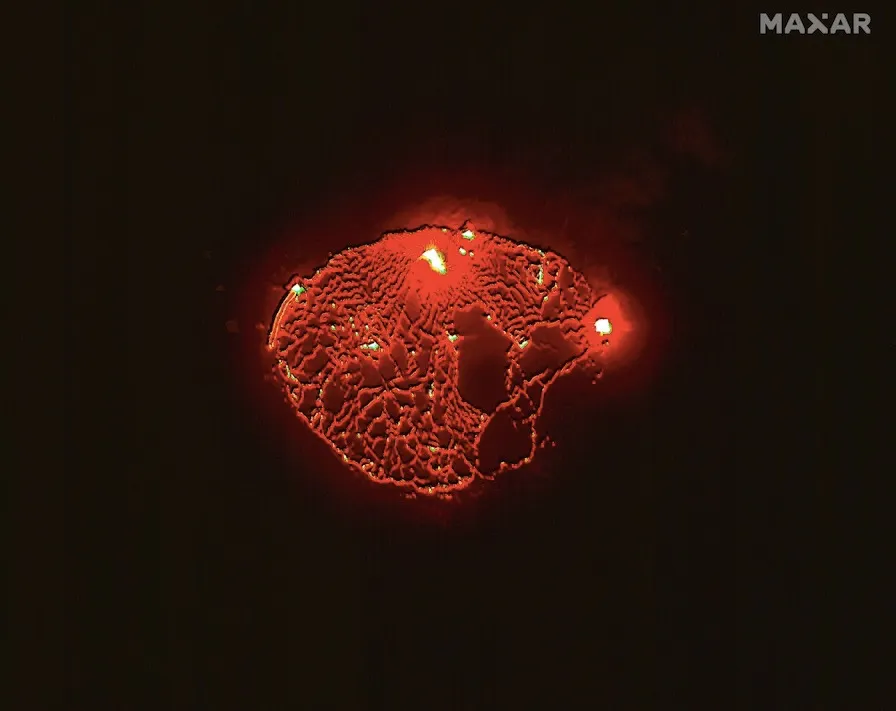 Mother Nature showing off? Stunning Hawaiian volcanic eruption shines in satellite pictures!